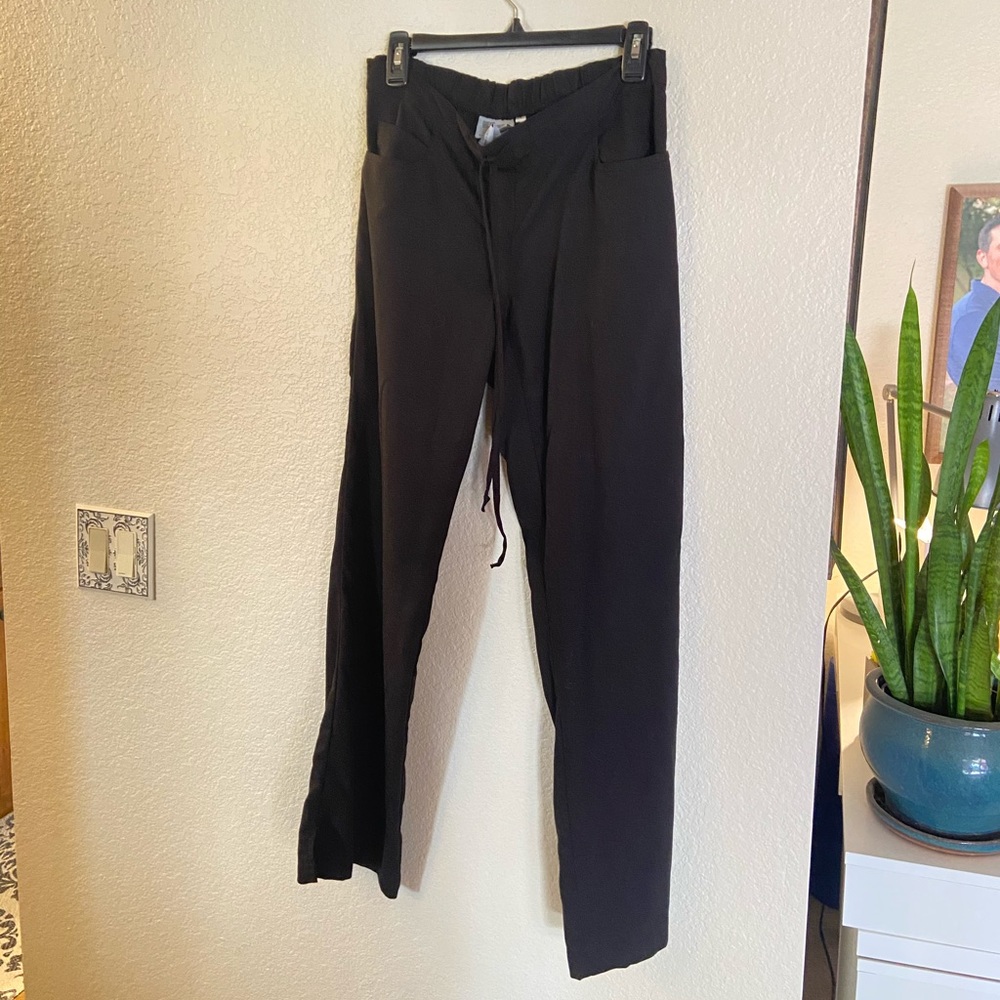 Grey’s Anatomy black scrubs